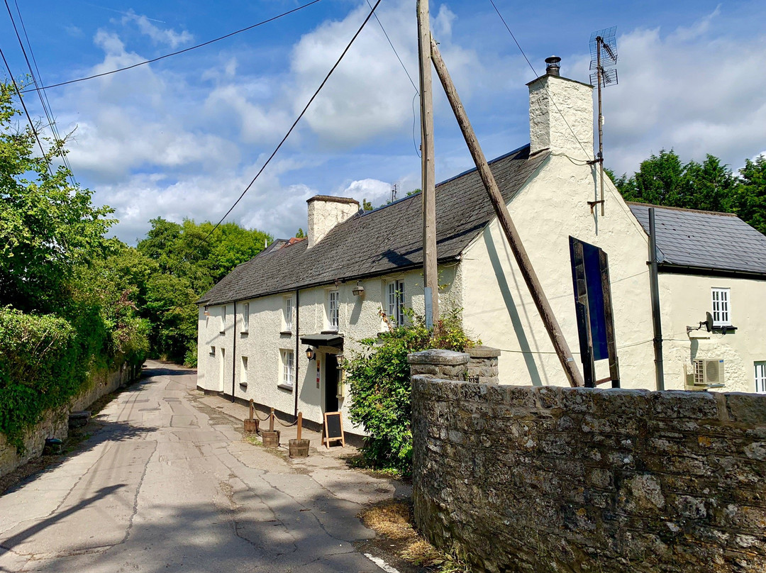 狐狸与猎犬酒店主图