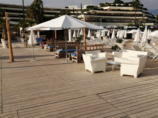 Bay Star Beach Restaurant & Beach-圣洛朗迪瓦尔必去景点