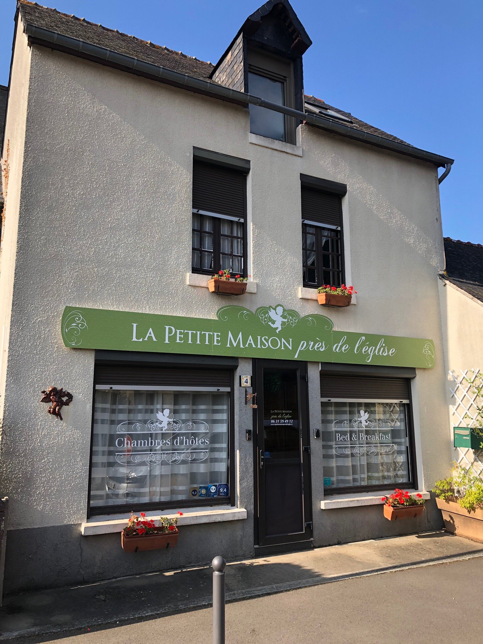 La Petite Maison Près de l'Eglise-官方