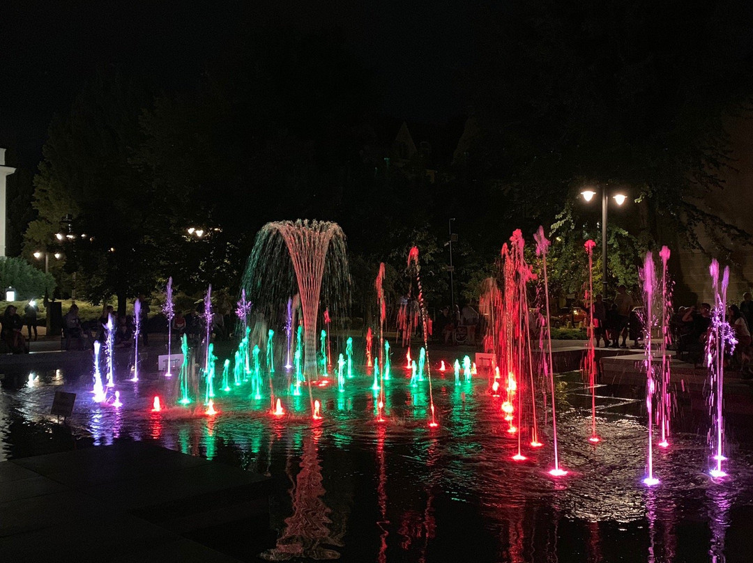 Dancing Fountain景点图片