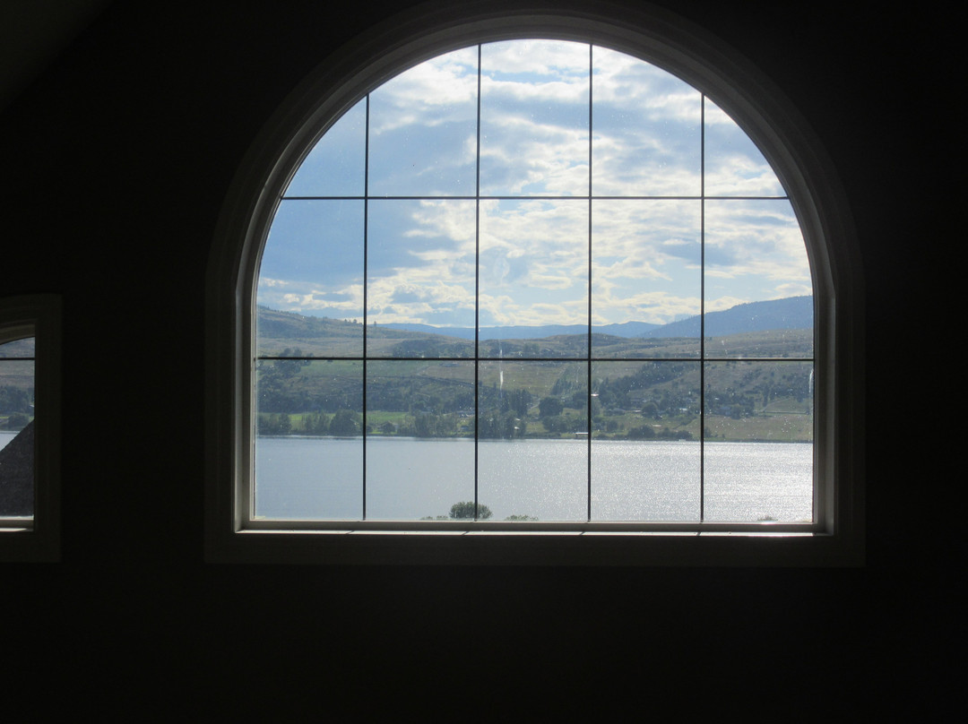 The Castle At Swan Lake主图