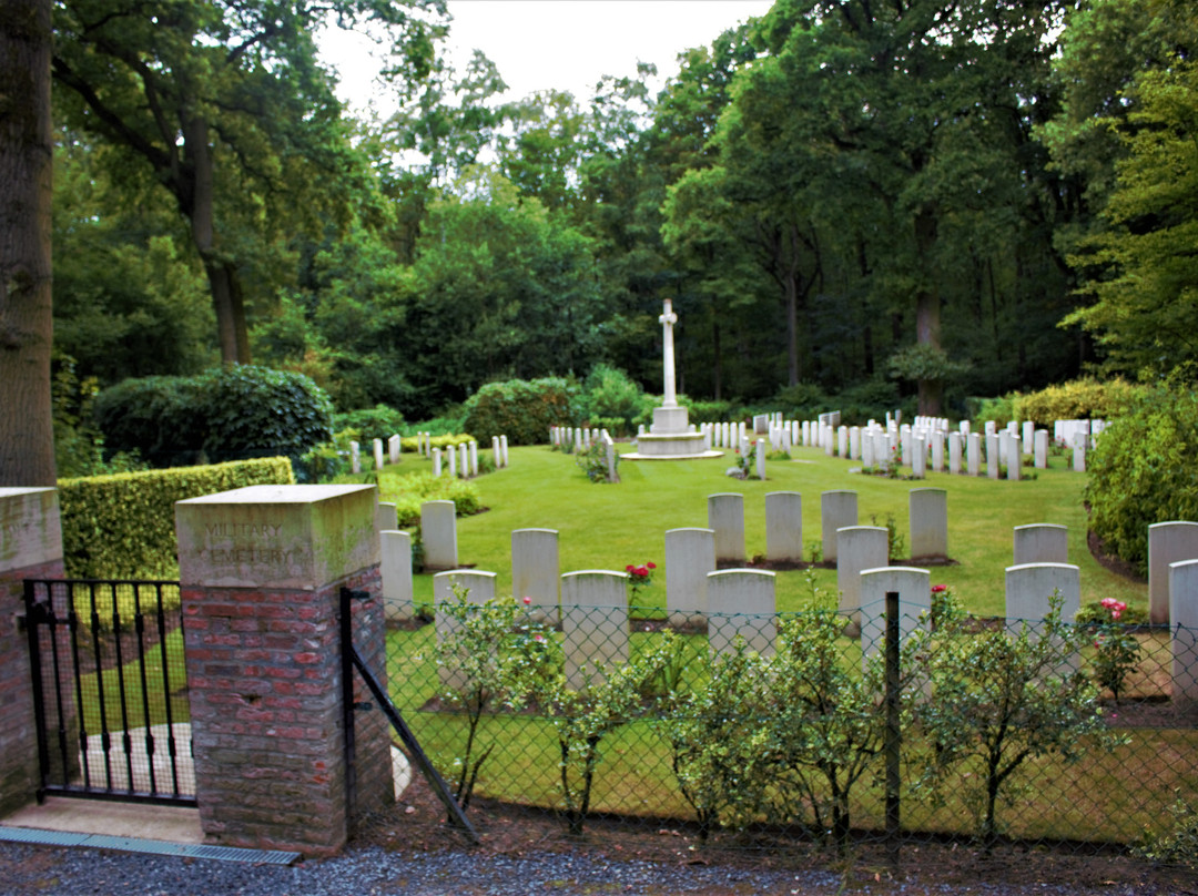 Ploegsteert Wood Military Cemetery景点图片
