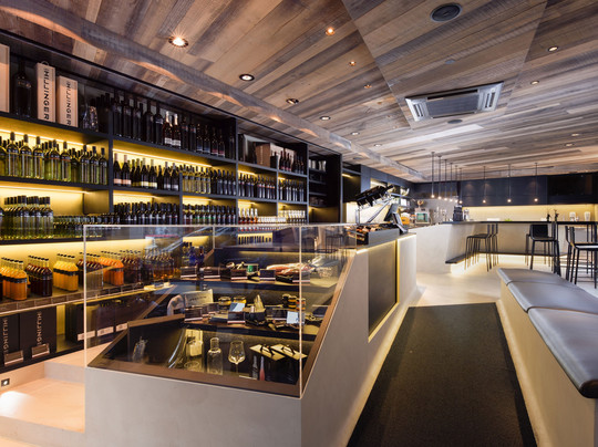 Leo Hillinger Wineshop & Bar Kitzbuehel