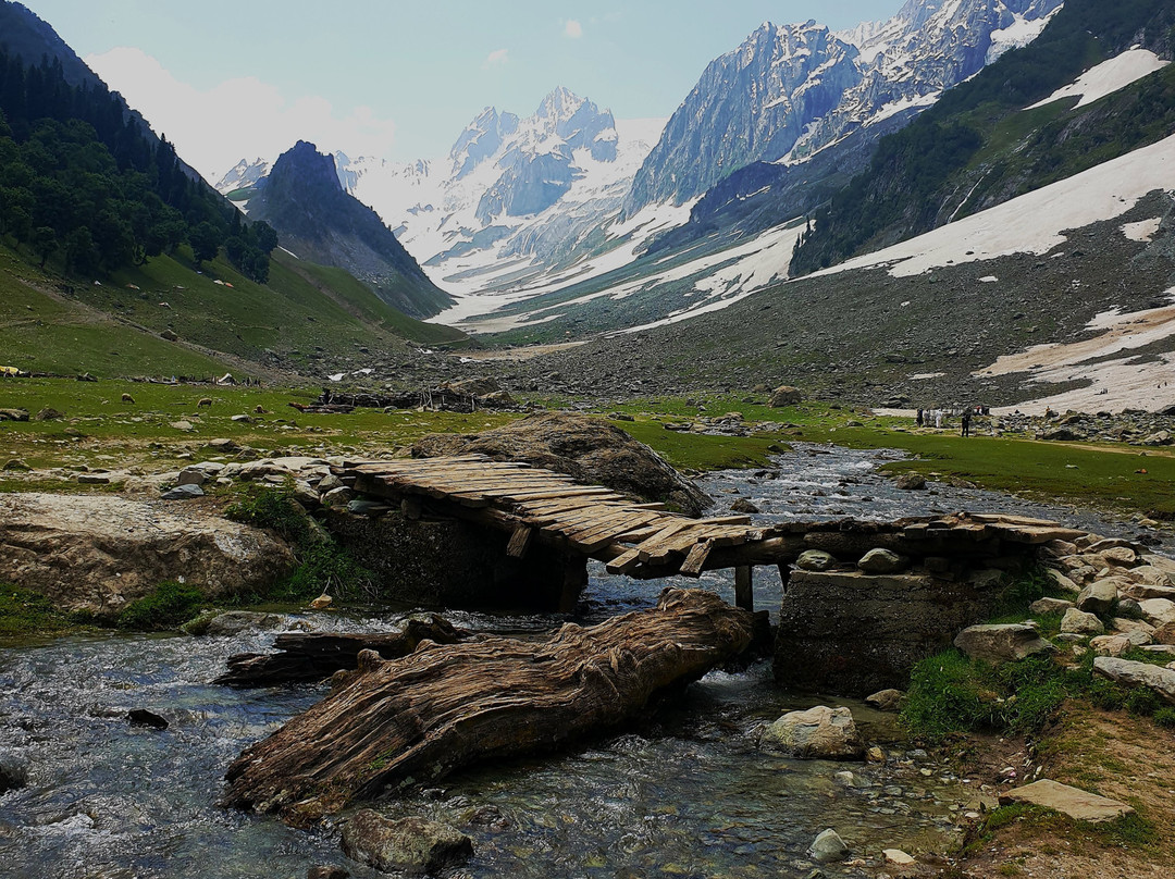 Kashmir Travels-斯利那加必去景点