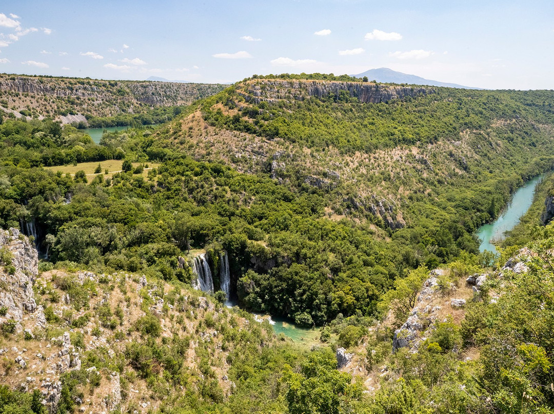 Manojlovac waterfall景点图片