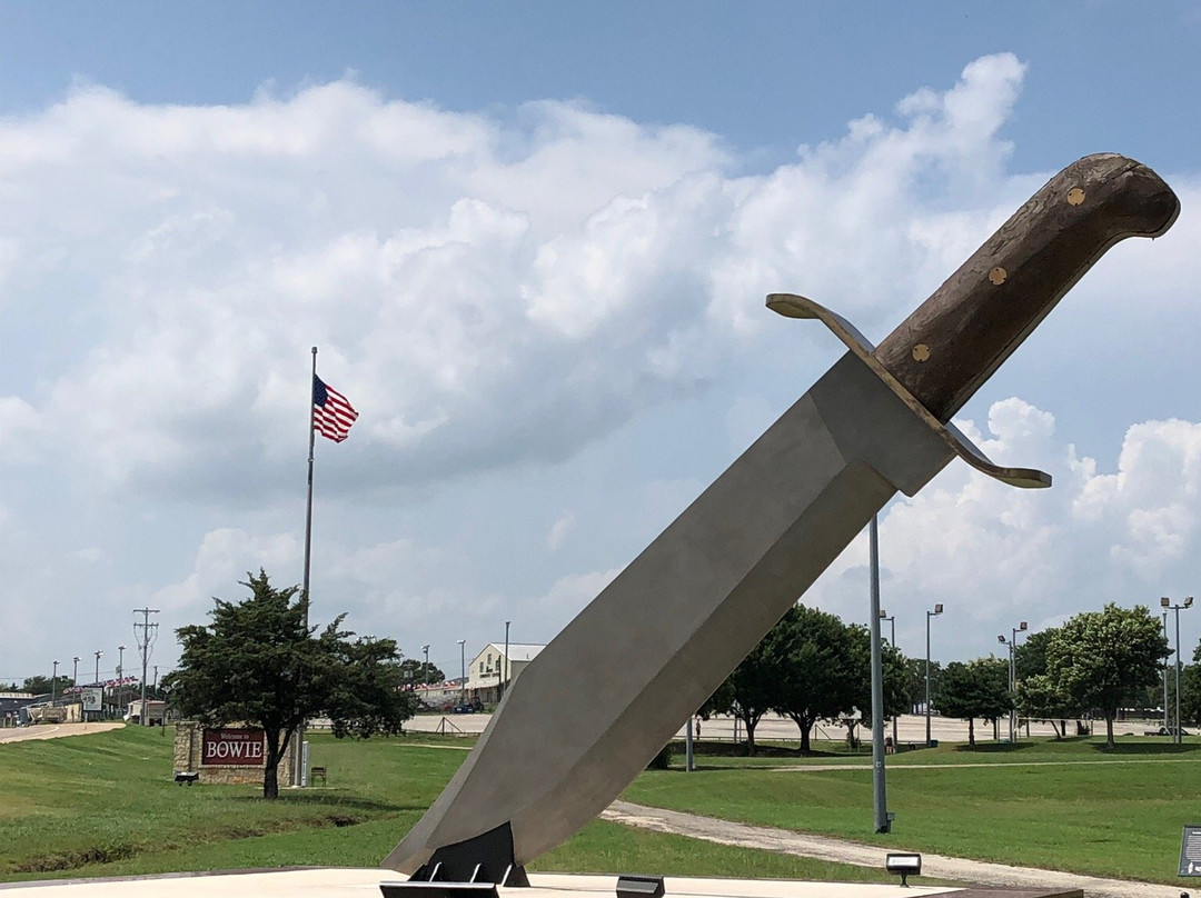 Worlds Largest Bowie Knife-Bowie必去景点