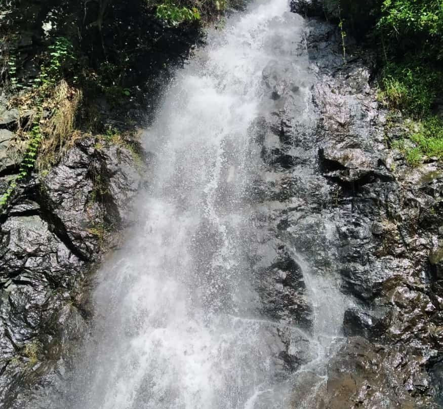 Karakkund Waterfall景点图片