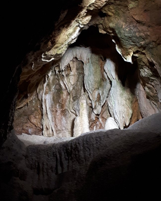 Les Grottes d'Aze景点图片