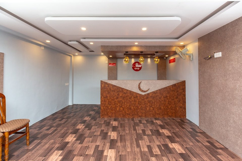 OYO 22105 Hotel Half Moon Inn主图