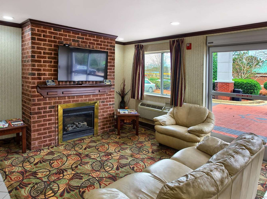 Country Hearth Inn Knightdale Raleigh主图