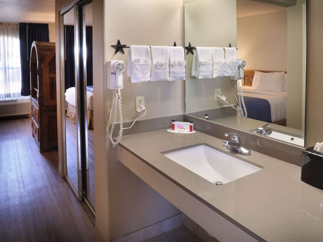 拉诺戴斯套房酒店主图