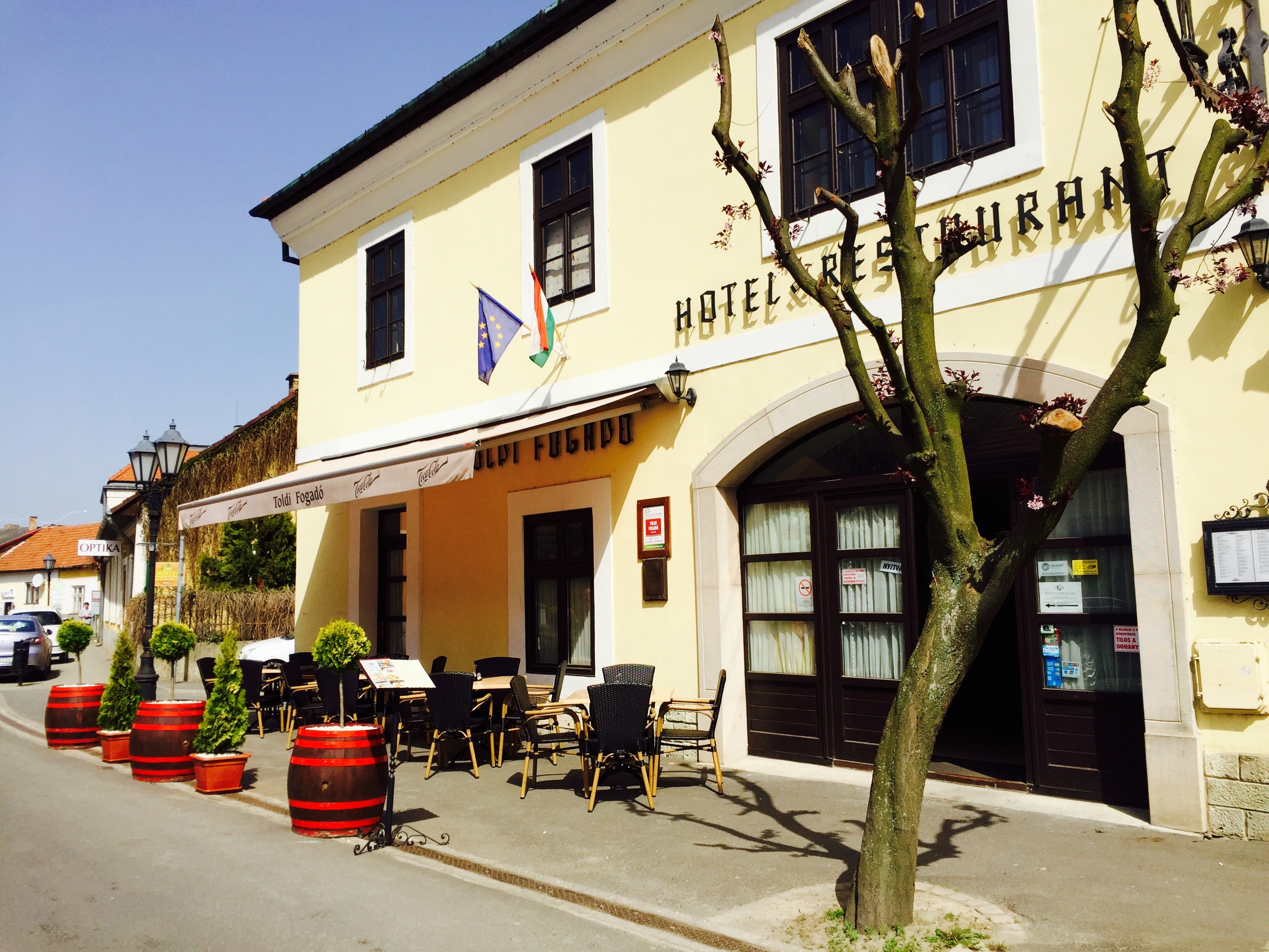 Toldi Fogadó-官方