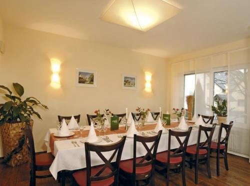 莱茵河谷酒店主图