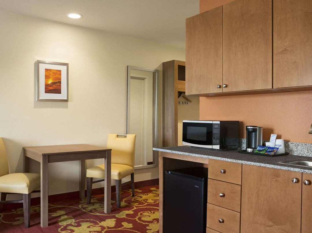 Days Inn & Suites by Wyndham Belmont主图