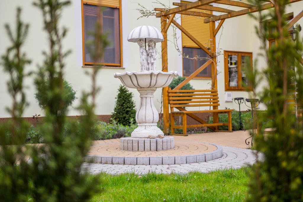 Hotel Corvinus-官方