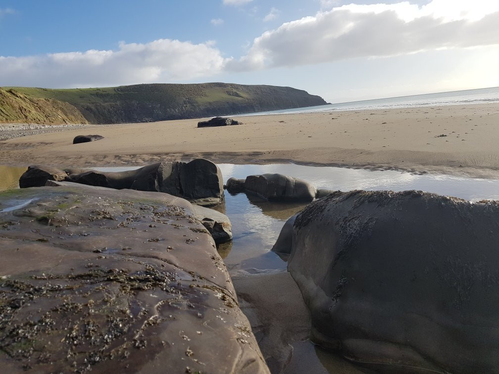 Porth Ceiriad Beach景点图片