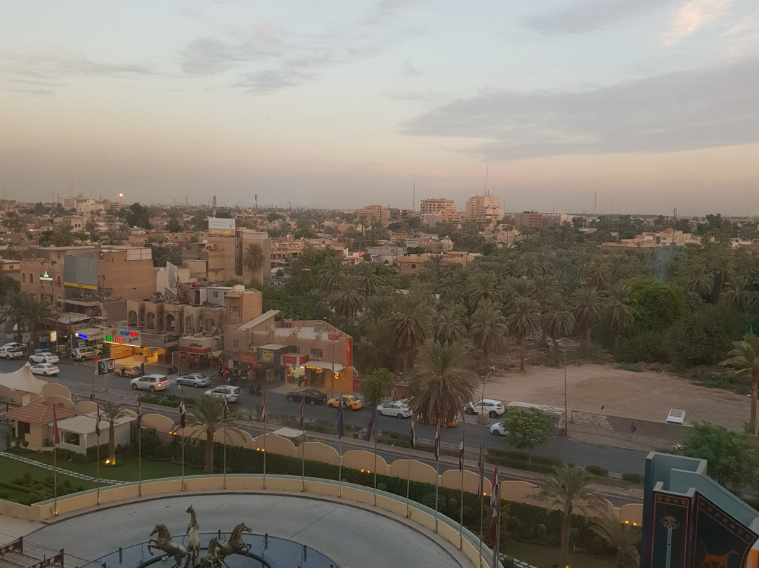 Babylon Rotana Hotel主图