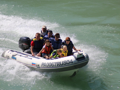 Altai-Rafting-Center-Barangol必去景点