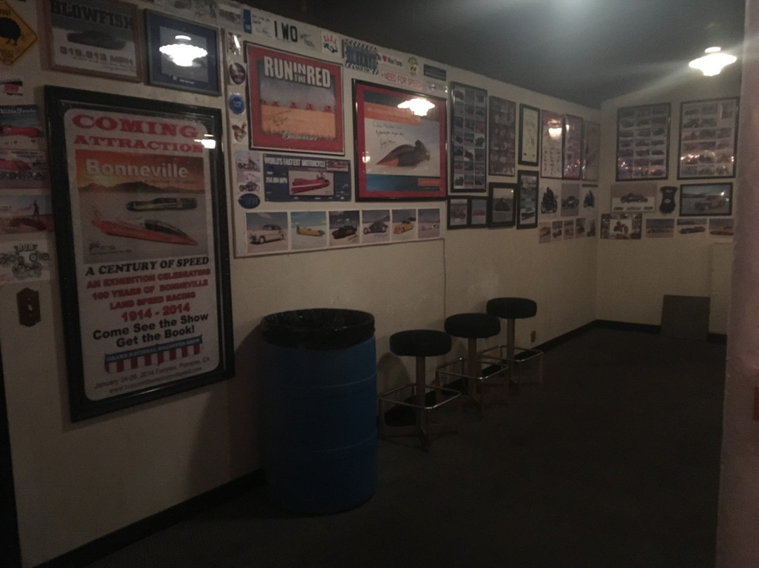 Carmen's Black & White Bar and Grill-西温多弗必去景点