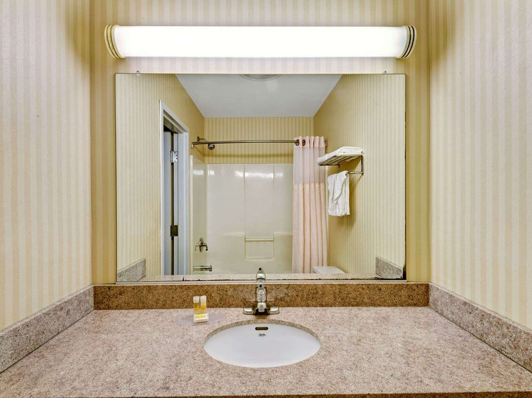 Econolodge By Choice Hotels - Bethel/danbury主图