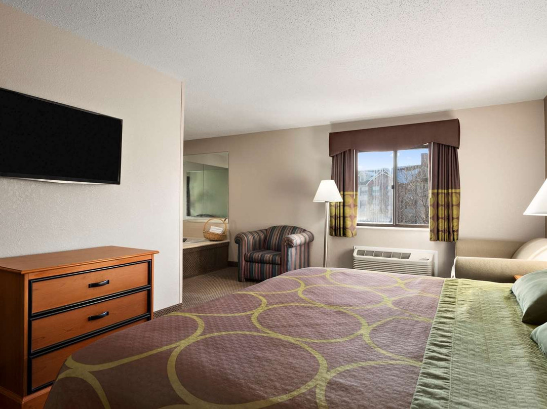 Super 8 by Wyndham Green Bay I-43 Bus. Park主图