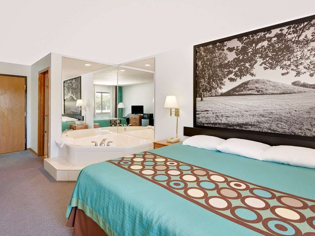 Super 8 by Wyndham Macomb主图