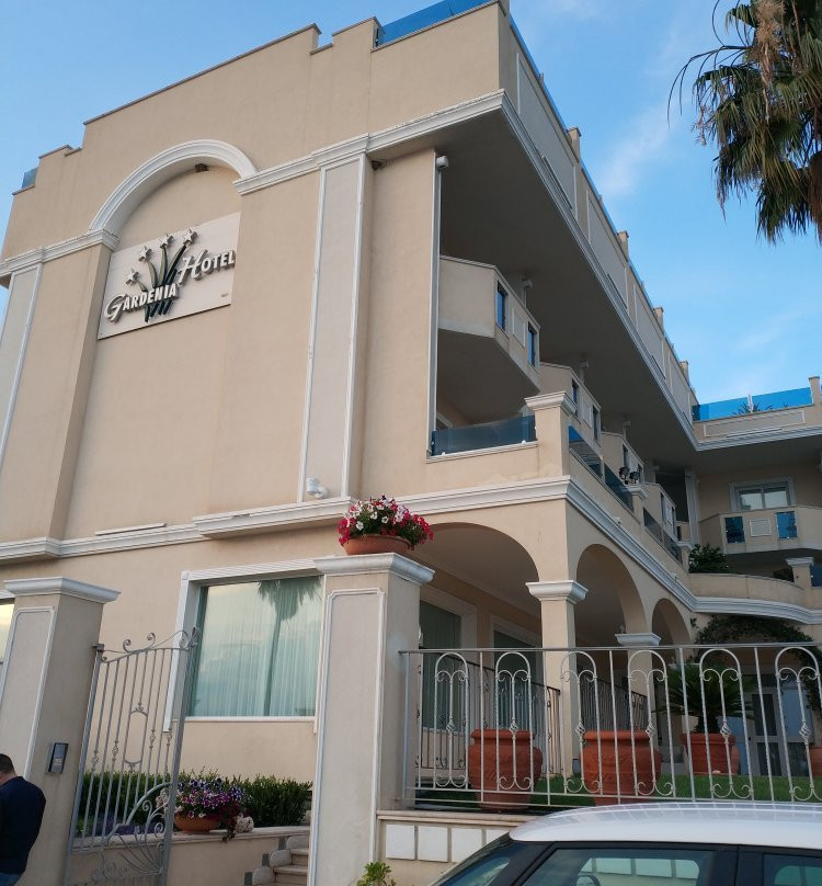 嘉尔德尼亚酒店主图