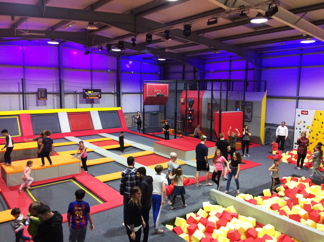Menstrie旅游景点-Jump-N-Joy Trampoline Park