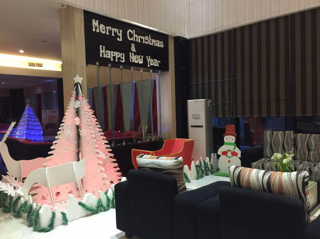 美娜多旅店主图