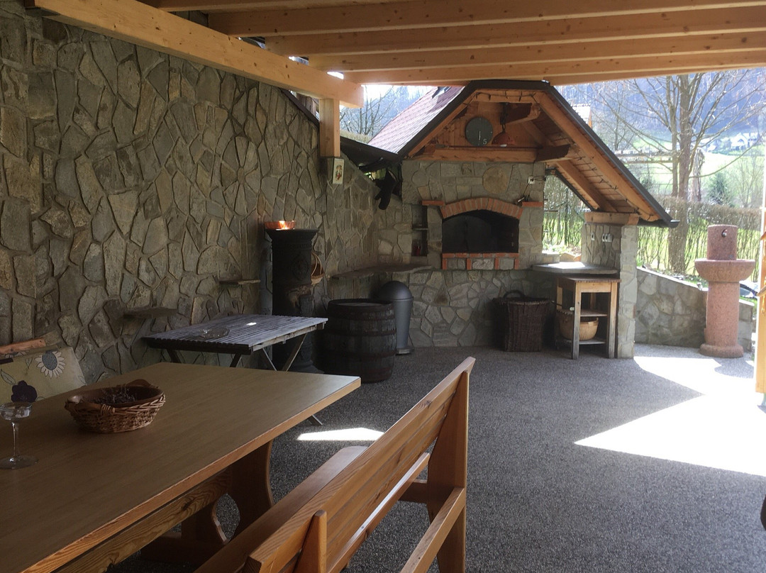 Loce pri Poljcanah酒店住宿-Guest House Sobe Šilec