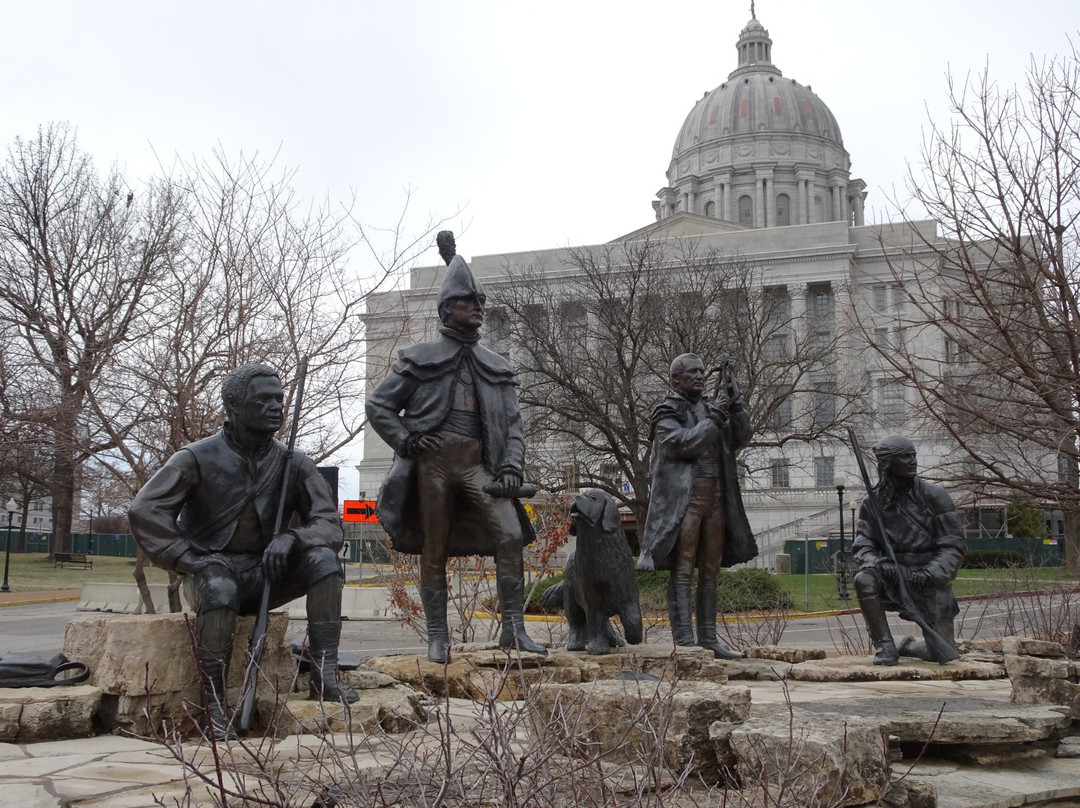 Lewis and Clark Monument Trailhead Plaza景点图片