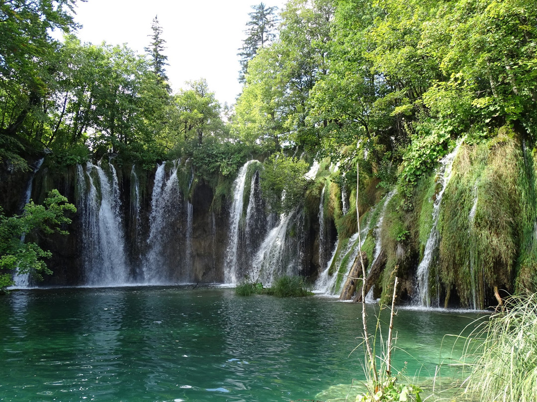Batinovac Waterfall景点图片