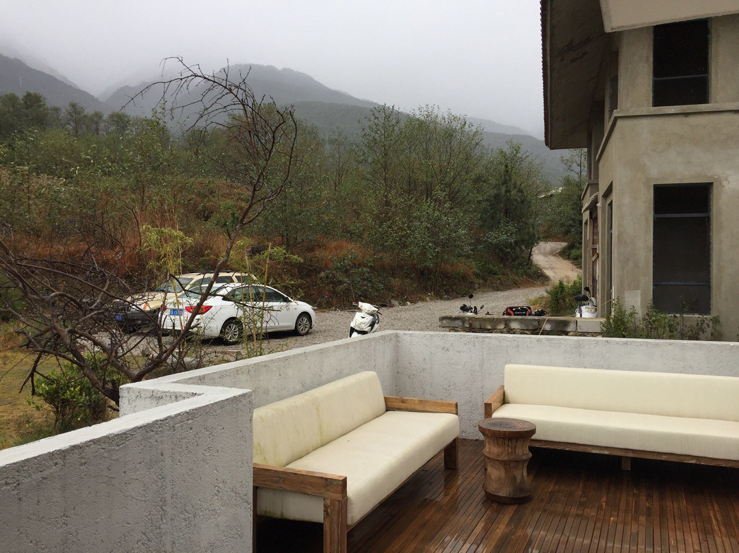 既下山·拾山房苍海高尔夫酒店主图