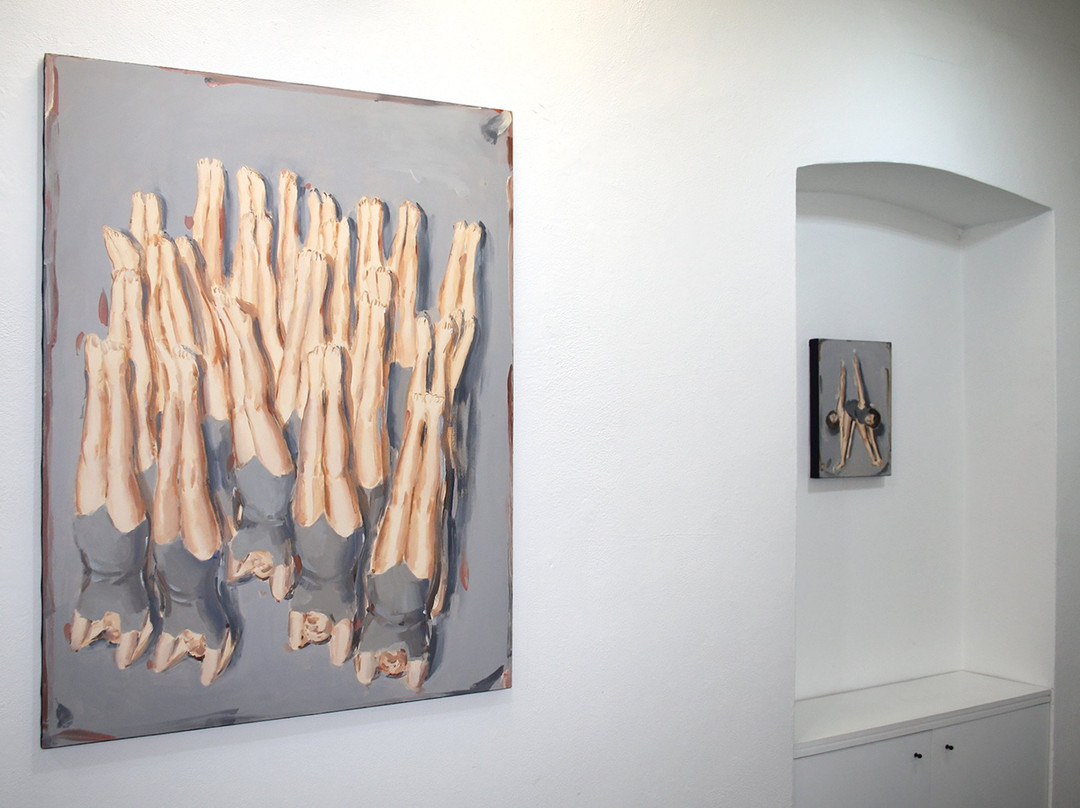 Burning Giraffe Art Gallery景点图片