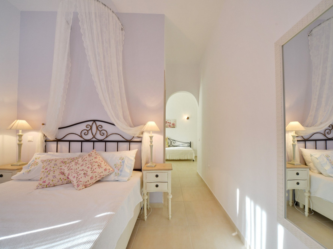 Niriides Luxury Studios主图