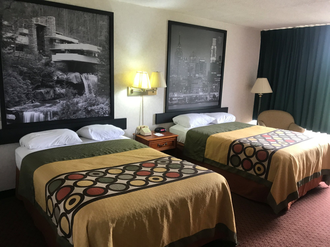 Super 8 by Wyndham Erie / I 90