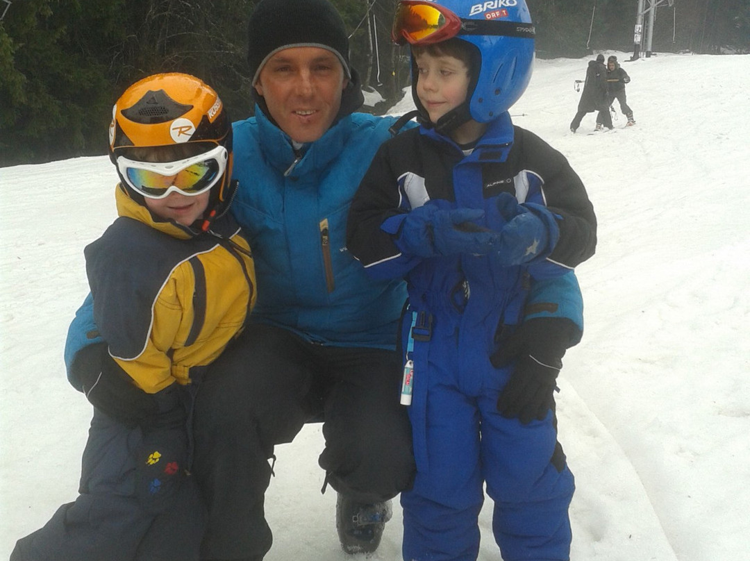 Yanakiev Ski and Snowboard School景点图片