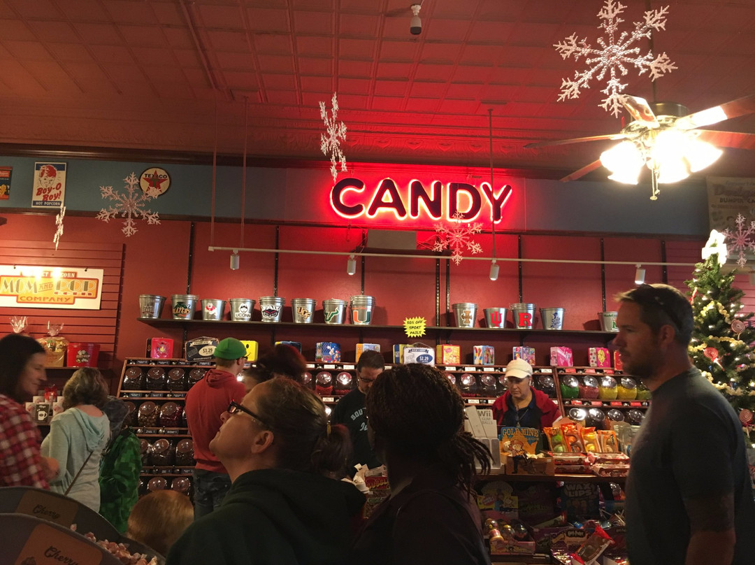 Mom & Popcorn-麦金尼必去景点