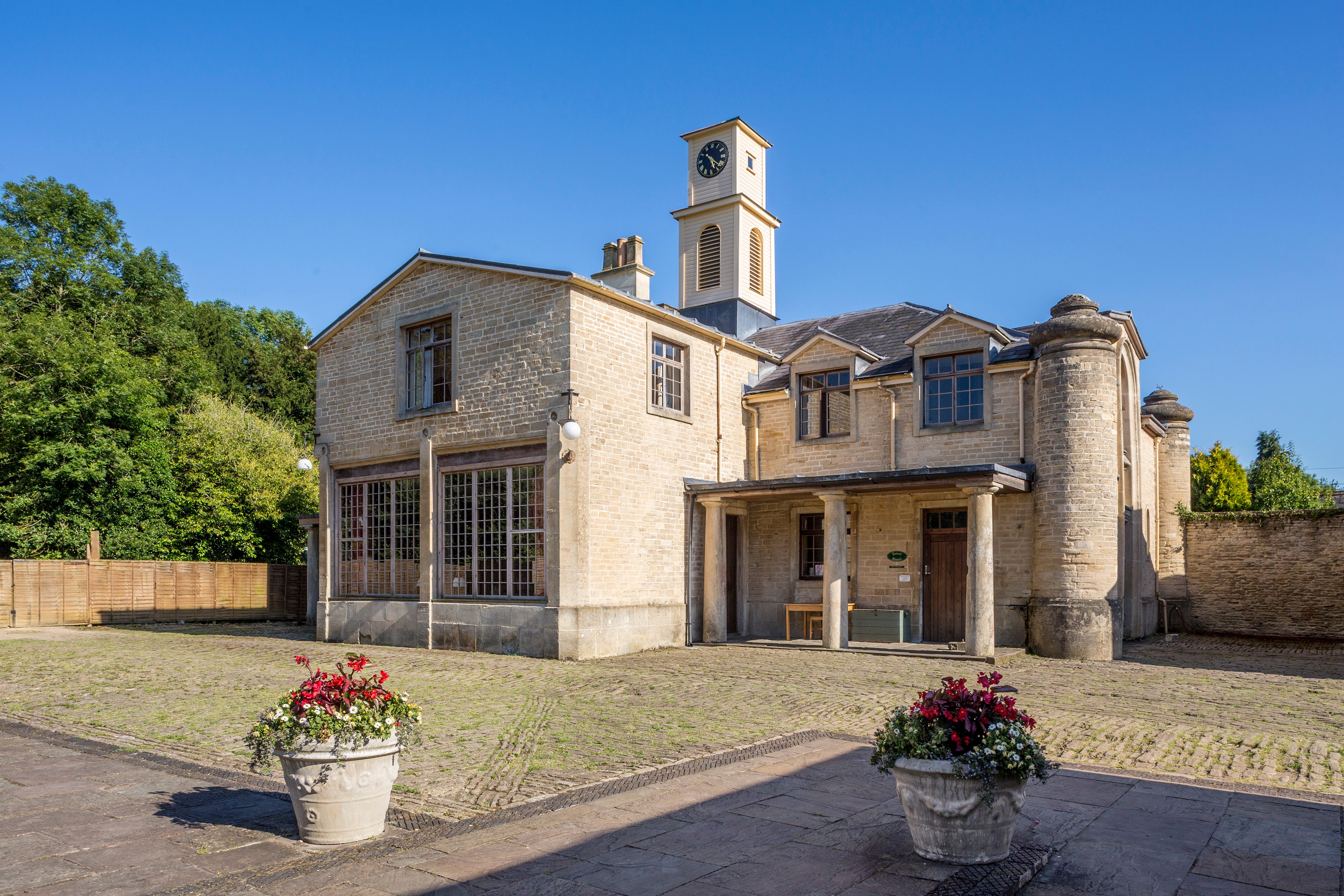 The Old Stables-官方
