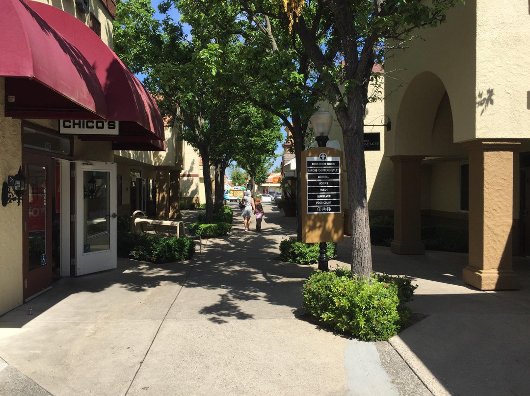 Folsom Premium Outlets-佛森必去景点