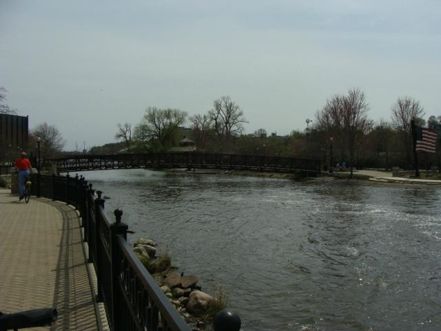Riverside Drive Promenade-埃尔金必去景点