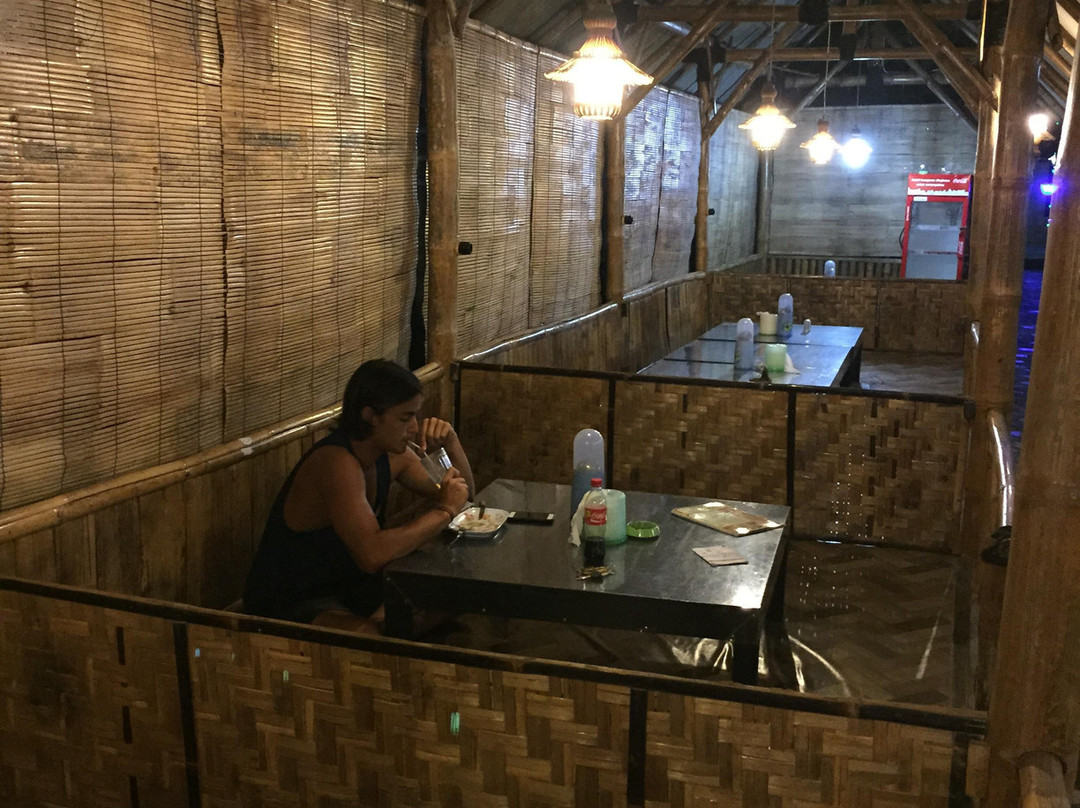 Pacitan餐馆和美食-Resto Rapopo Pacitan