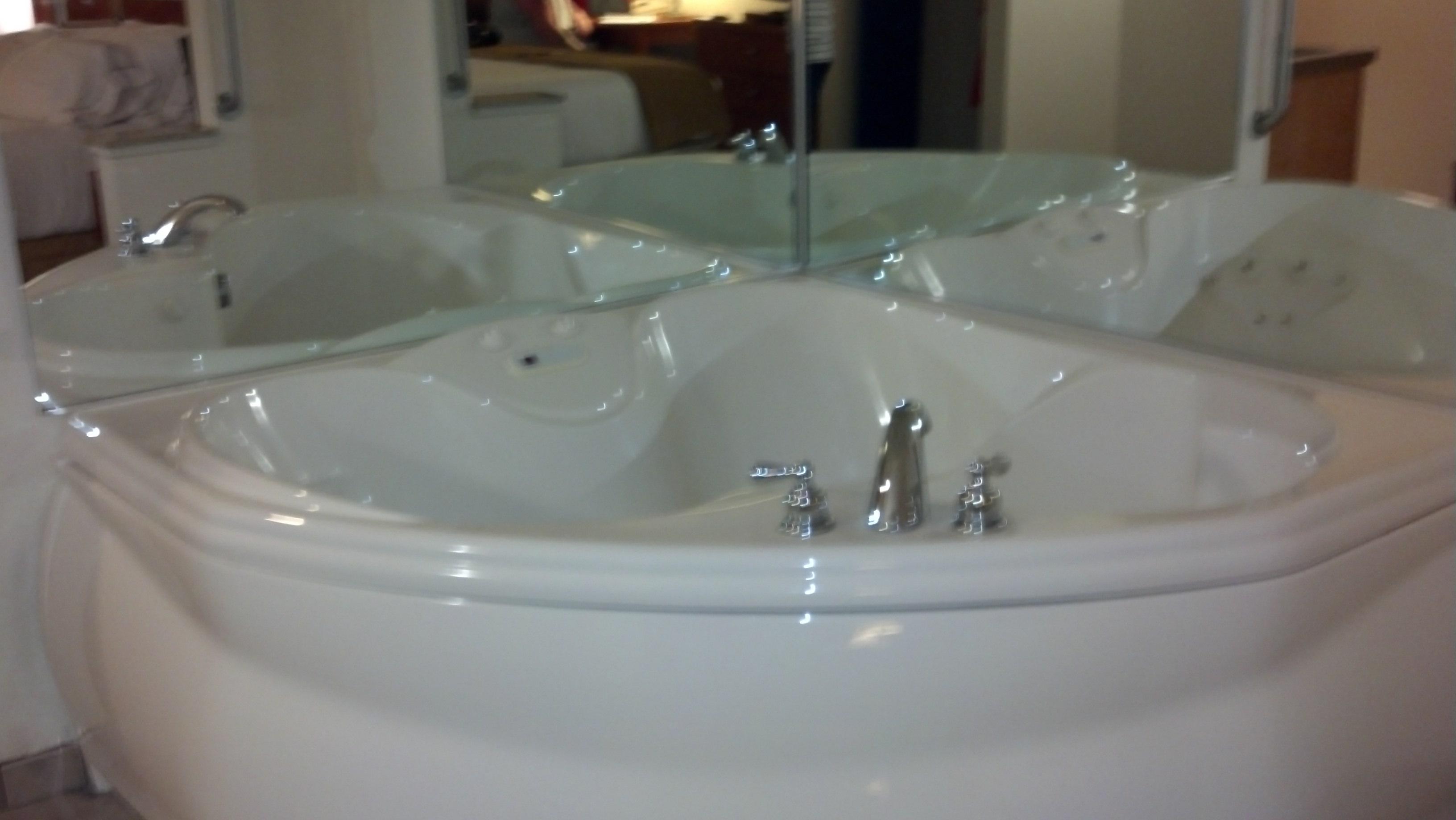 Holiday Inn Express Forest City by IHG-浴室