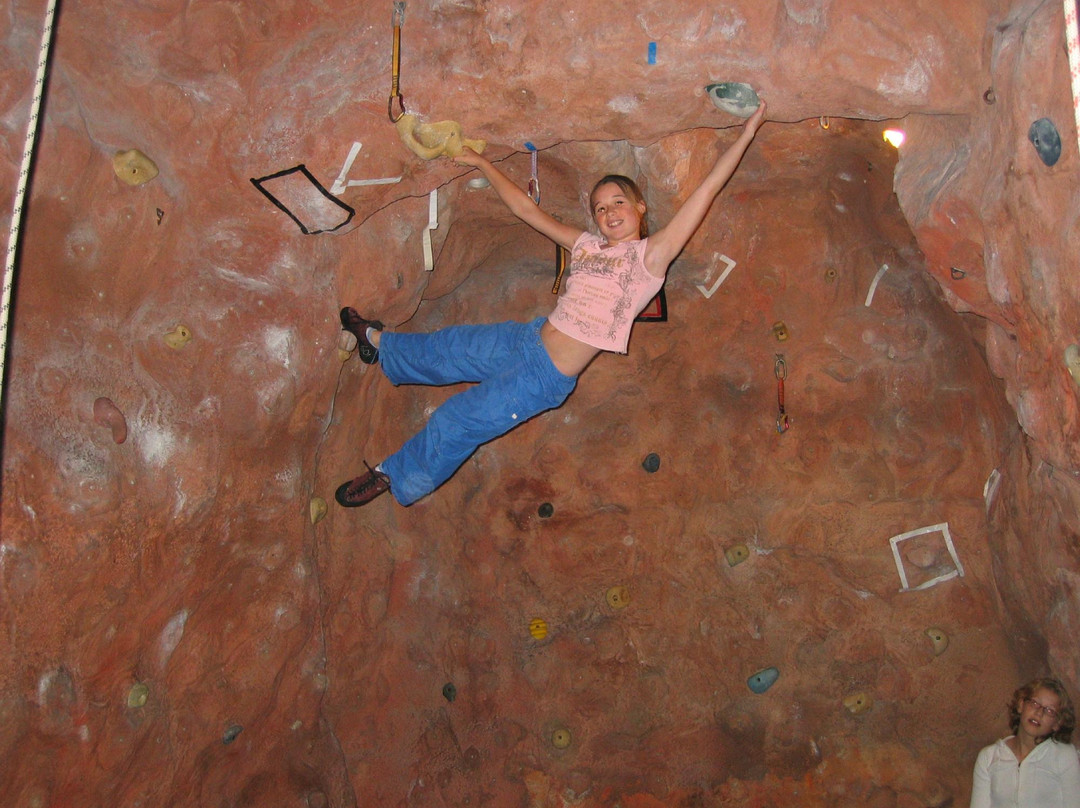 Of Rock & Chalk Indoor Rock Climbing Gym-Newmarket必去景点