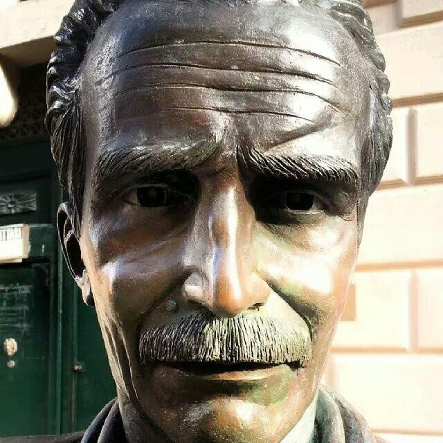 Statua del Commissario Montalbano-Porto Empedocle必去景点