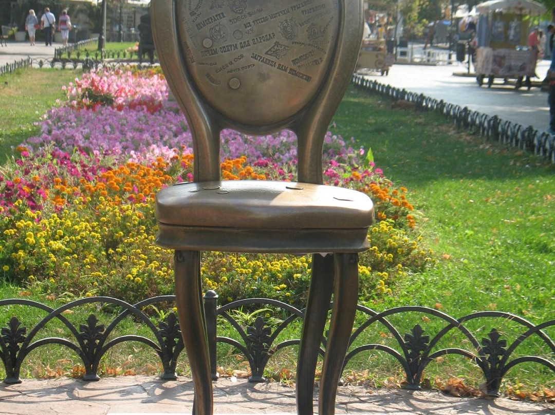 Monument to the 12th Chair景点图片