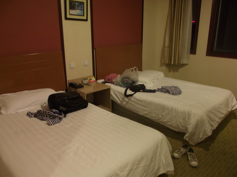 唯庭轻居酒店(上海南站罗秀路地铁站店)主图