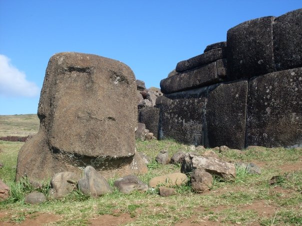 Ahu Vinapu-复活节岛必去景点