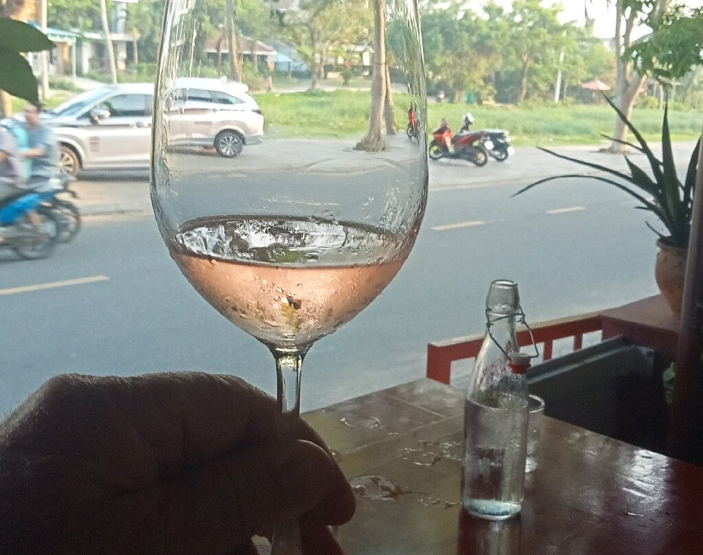 Ravens Wine Bar-Cam Chau必去景点