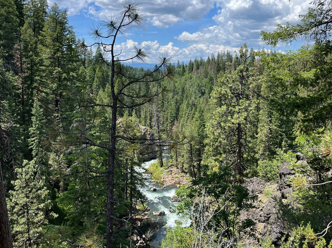 McCloud River’s Three Waterfalls景点图片